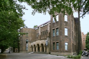 東大 法学部 図書館